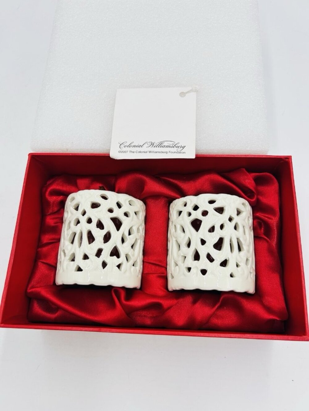 Colonial Williamsburg White Openwork Porcelain Tealight Candle Holders Pair NEW